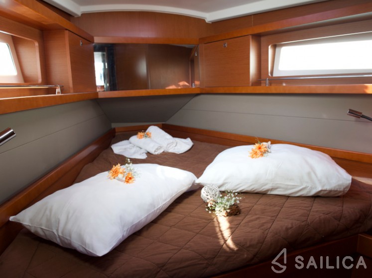 Oceanis 41 - Yacht Charter Sailica