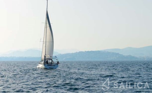 Oceanis 41 - Yacht Charter Sailica