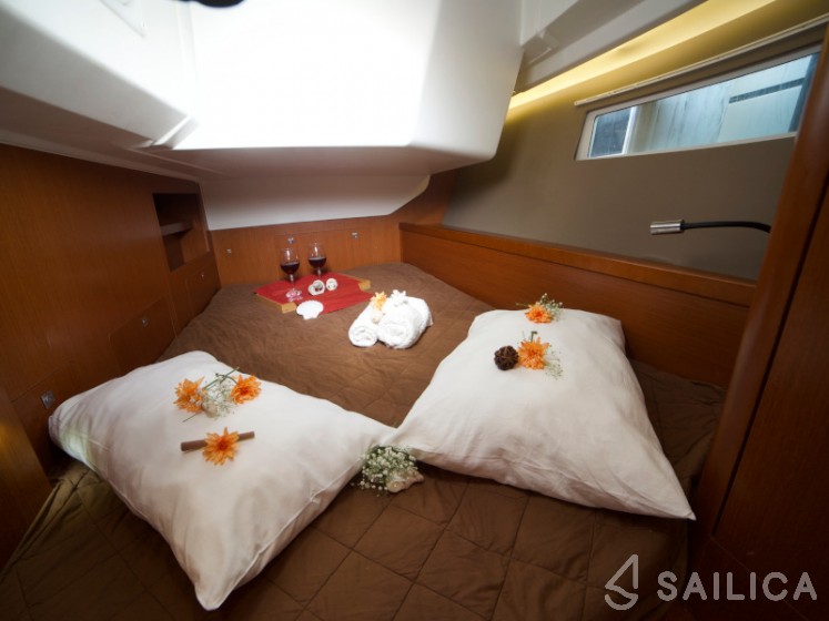 Oceanis 41 - Yacht Charter Sailica