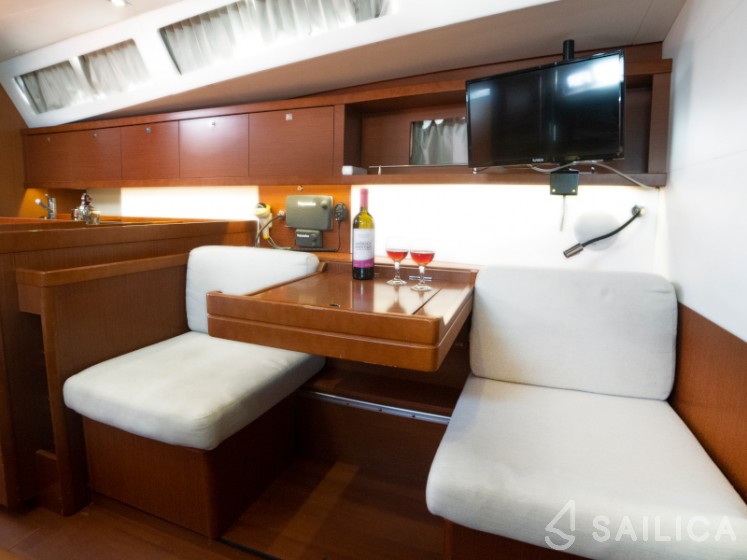 Oceanis 41 - Yacht Charter Sailica