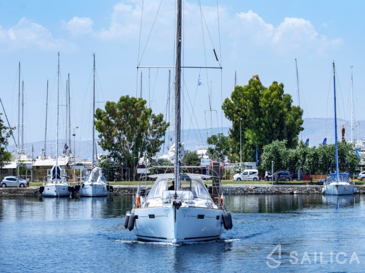 Oceanis 41 - Yacht Charter Sailica