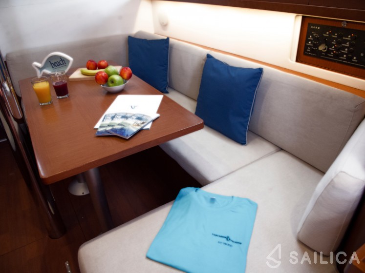 Oceanis 41 - Yacht Charter Sailica