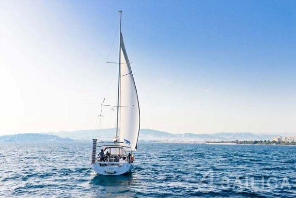 Oceanis 41 - Yacht Charter Sailica