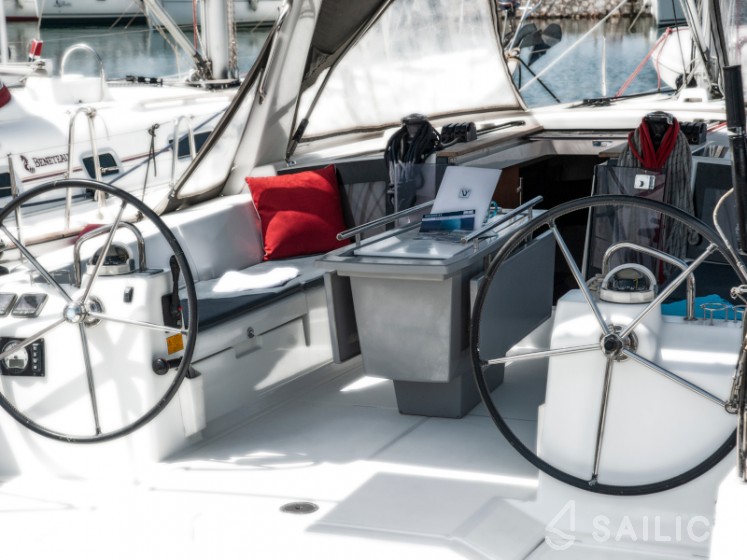 Oceanis 41 - Yacht Charter Sailica
