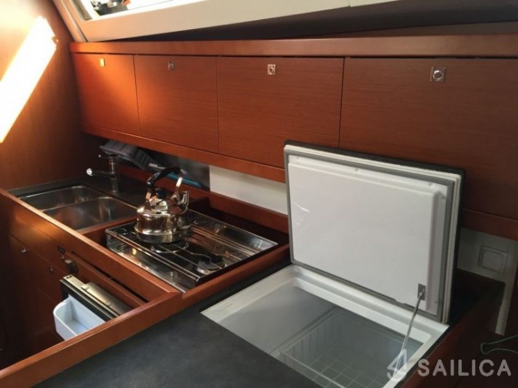 Oceanis 41 - Yacht Charter Sailica