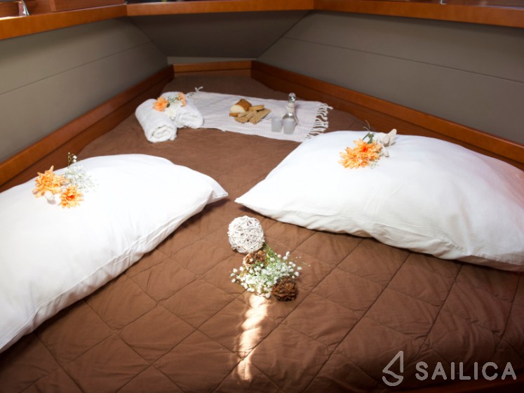 Oceanis 41 - Yacht Charter Sailica