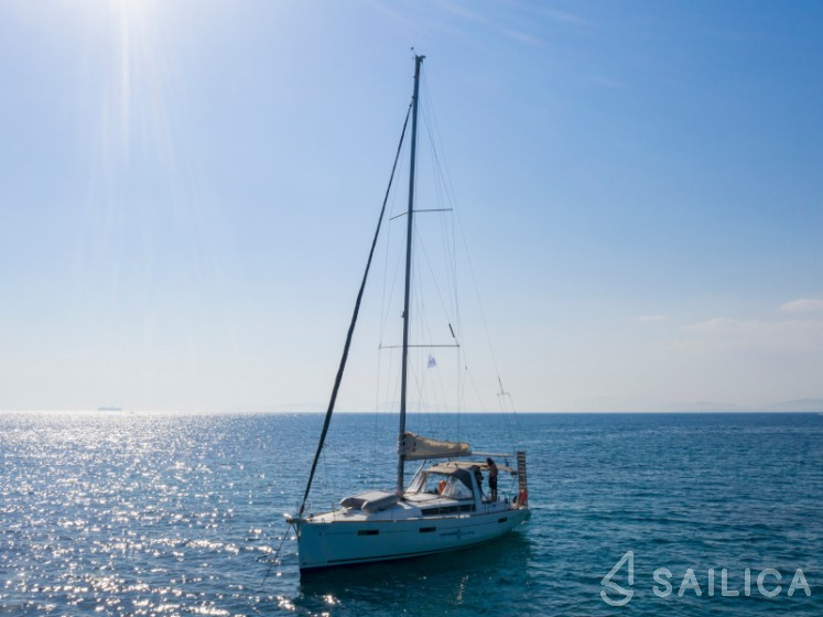 Oceanis 41 - Yacht Charter Sailica