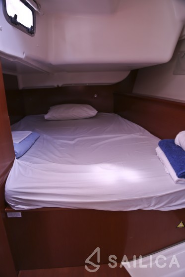Oceanis 40 - Yacht Charter Sailica