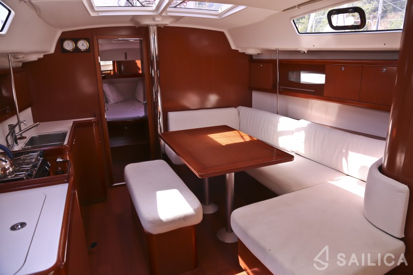 Oceanis 40 - Yacht Charter Sailica
