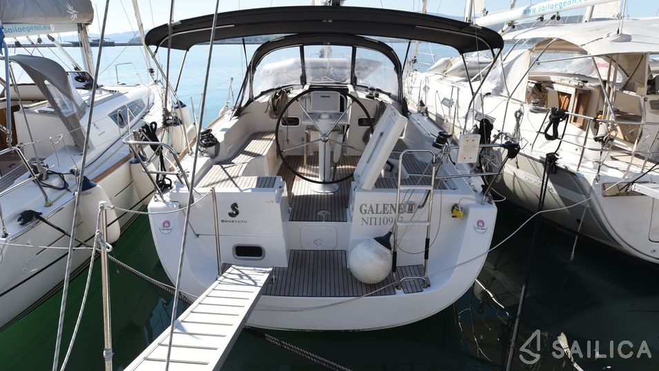 Oceanis 37 - Yacht Charter Sailica