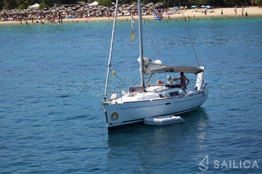 Oceanis 37 - Yacht Charter Sailica
