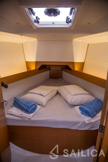 Sun Odyssey 349 - Yacht Charter Sailica