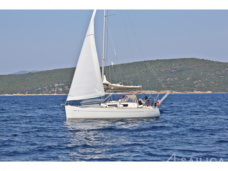 Sun Odyssey 33i - Yacht Charter Sailica