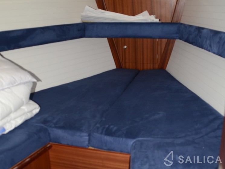 Delphia 37 - Yacht Charter Sailica
