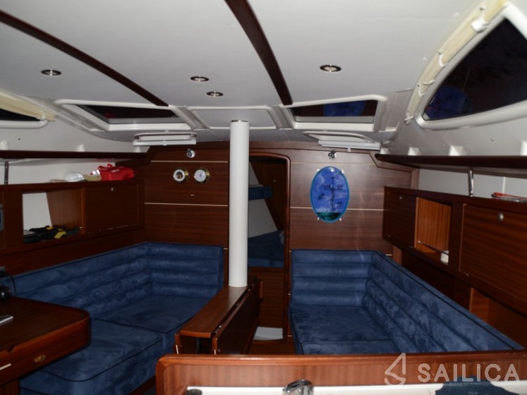 Delphia 33 - Yacht Charter Sailica