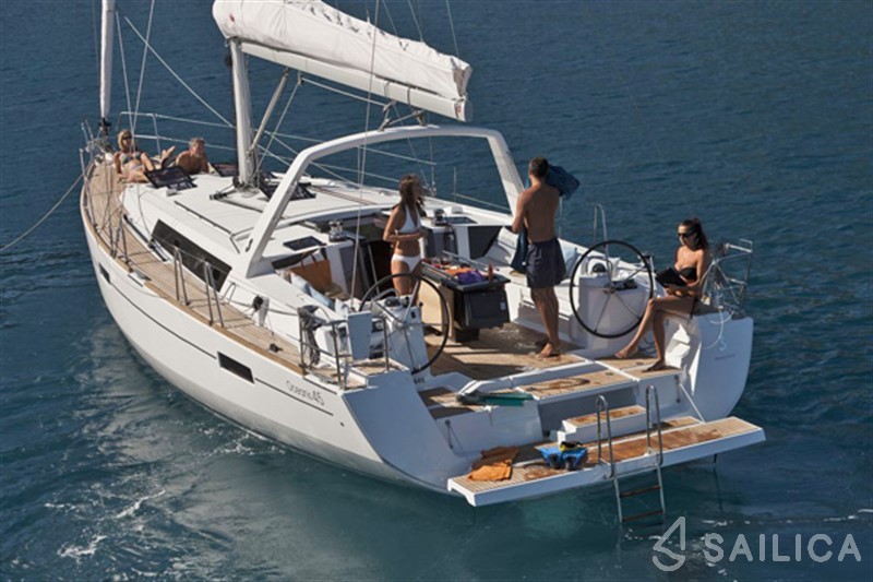 Oceanis 45 - Yacht Charter Sailica