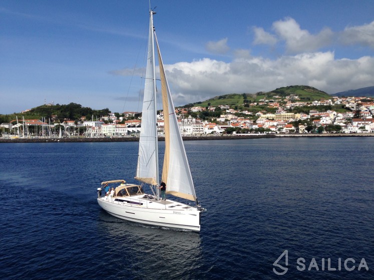 Dufour 450 GL - Yacht Charter Sailica