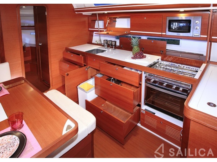 Dufour 450 GL - Yacht Charter Sailica