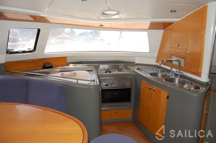 Belize 43 - Yacht Charter Sailica