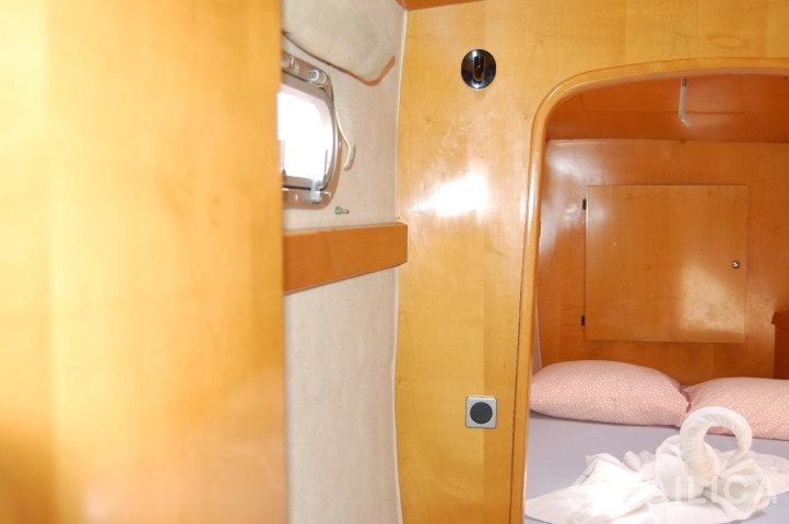 Belize 43 - Yacht Charter Sailica