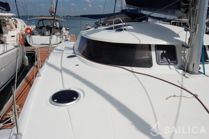Belize 43 - Yacht Charter Sailica