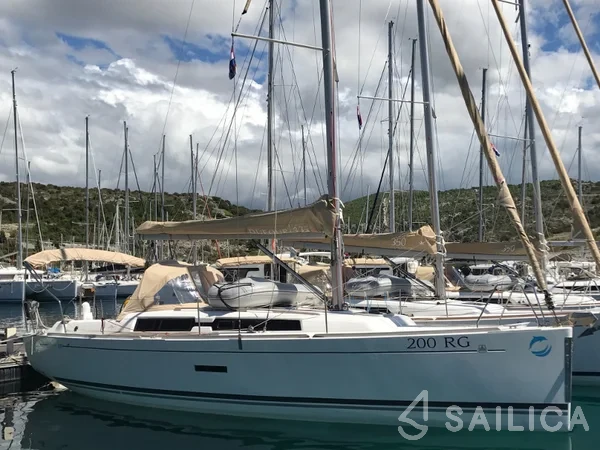 Dufour 335 Grand Large - Yacht Charter Sailica
