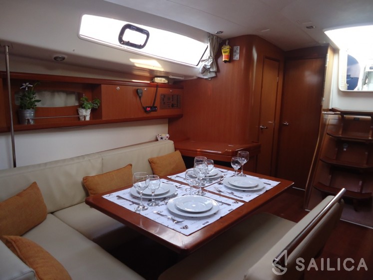 Oceanis 43 - Yacht Charter Sailica