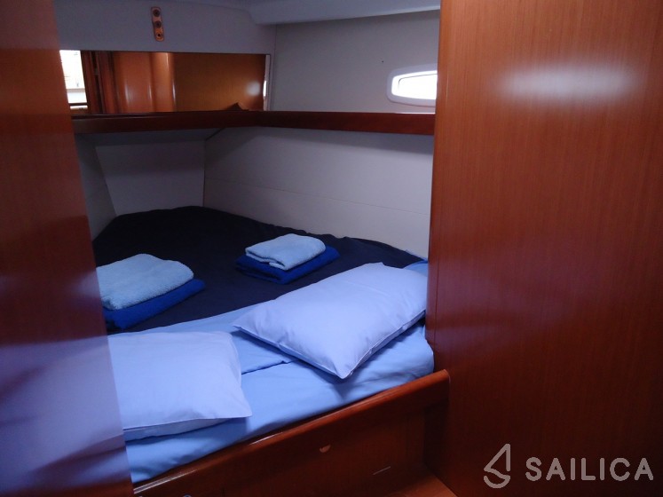 Oceanis 43 - Yacht Charter Sailica