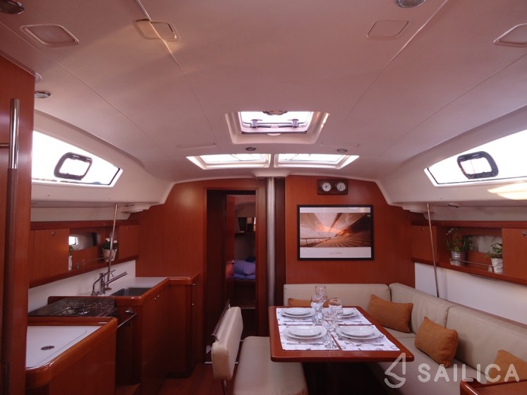 Oceanis 43 - Yacht Charter Sailica