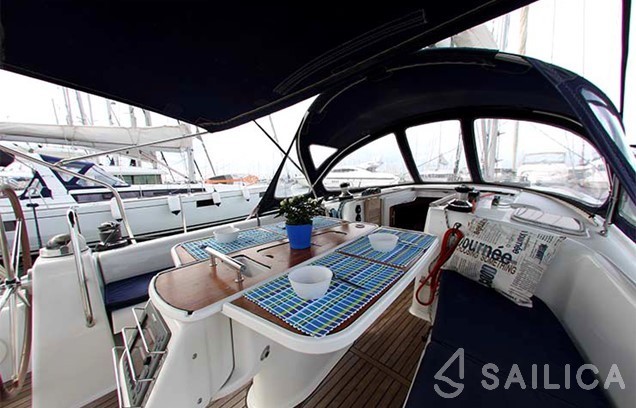 Oceanis 43 - Yacht Charter Sailica