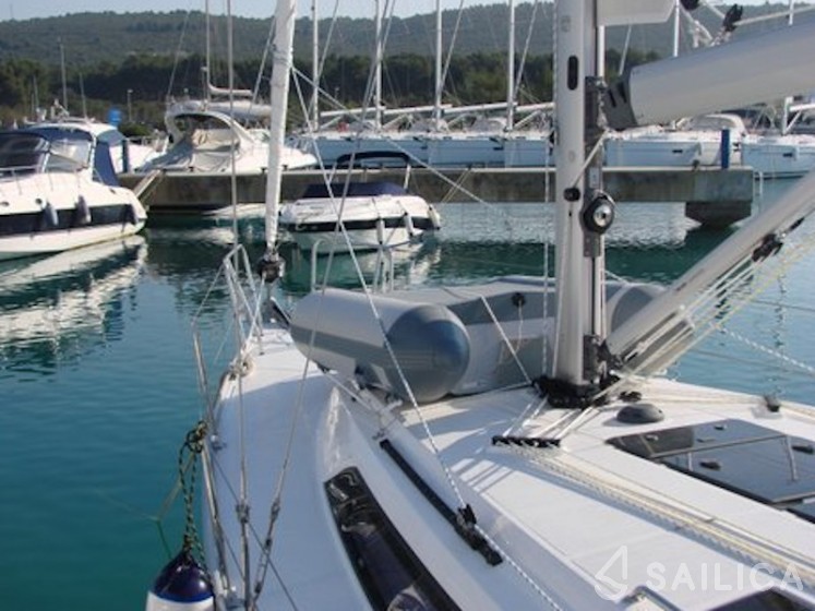 Bavaria 37 Cruiser - Yacht Charter Sailica