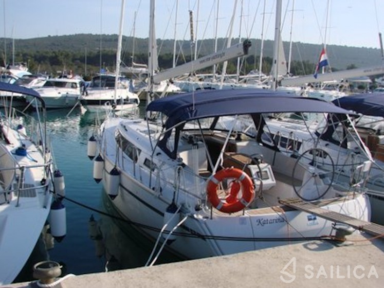 Bavaria 37 Cruiser - Yacht Charter Sailica