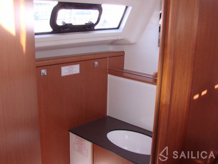 Bavaria 37 Cruiser - Yacht Charter Sailica