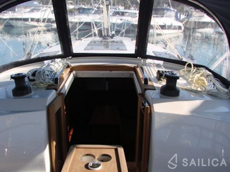 Bavaria 37 Cruiser - Yacht Charter Sailica