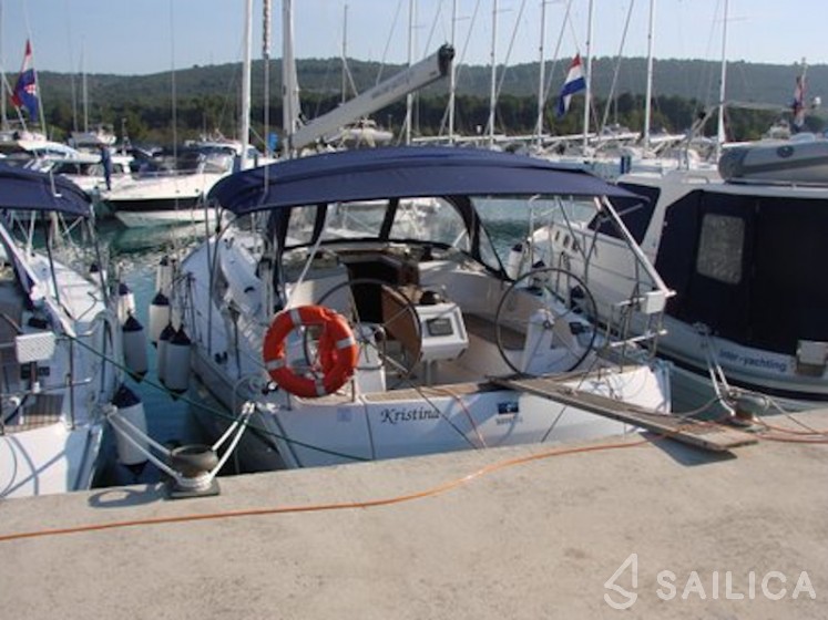 Bavaria 37 Cruiser - Yacht Charter Sailica