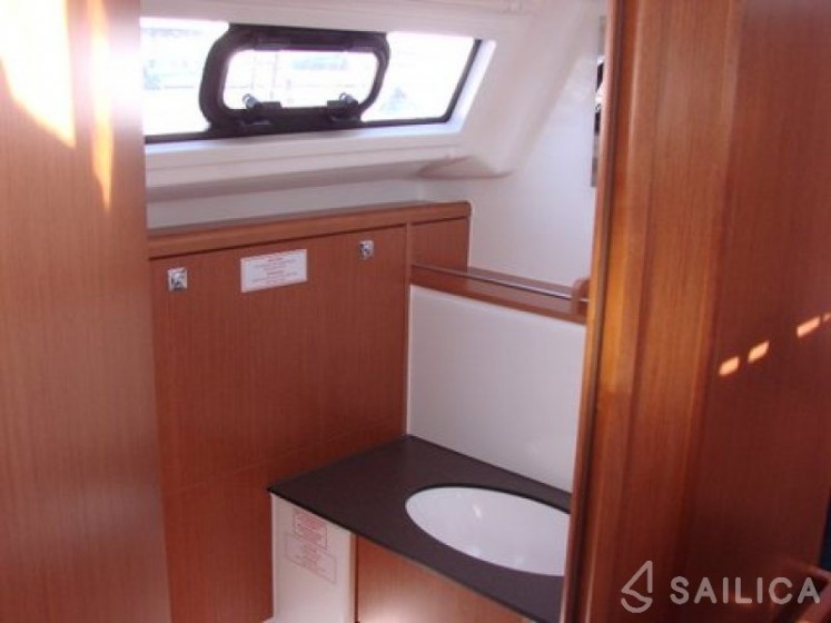 Bavaria 37 Cruiser - Yacht Charter Sailica