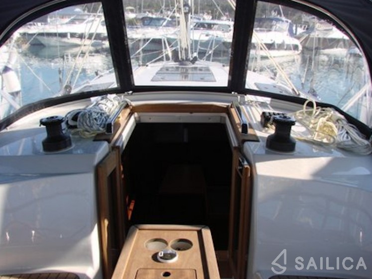 Bavaria 37 Cruiser - Yacht Charter Sailica