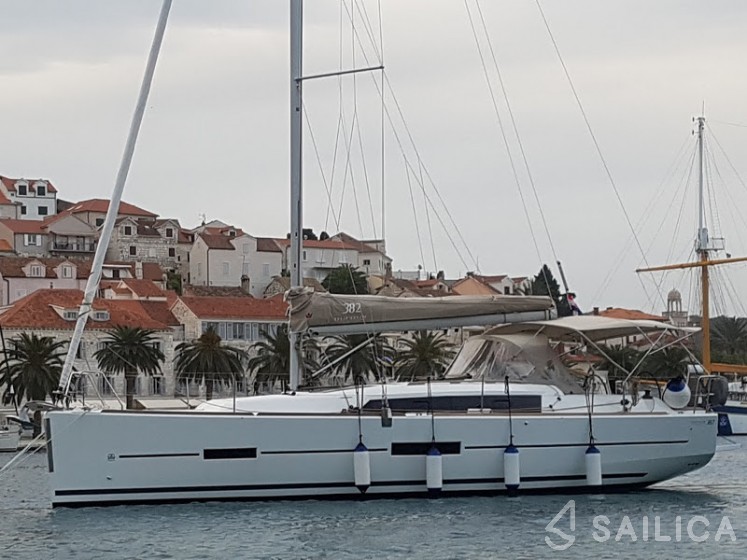 Dufour 382 GL - Yacht Charter Sailica