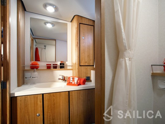 Linssen Grand Sturdy 40.9 AC - Yacht Charter Sailica