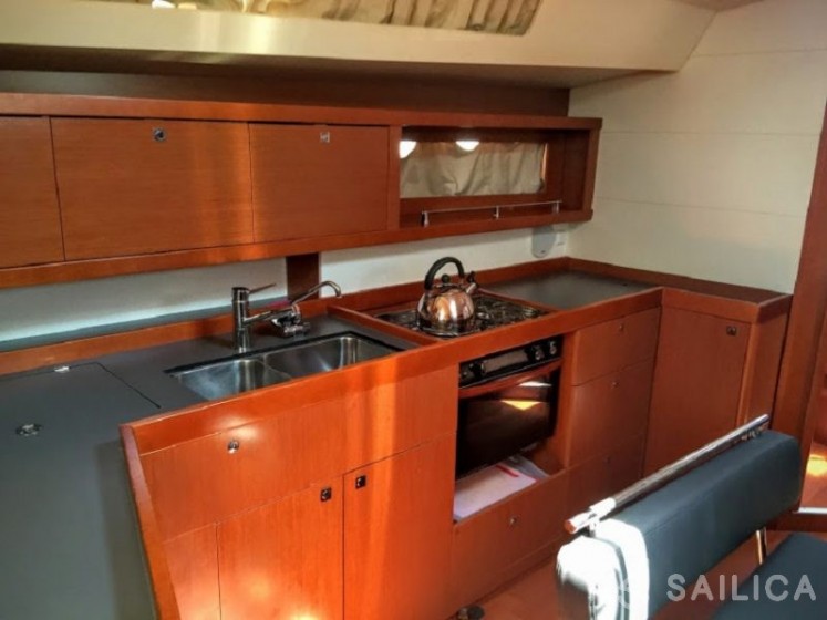 Oceanis 45 - Yacht Charter Sailica
