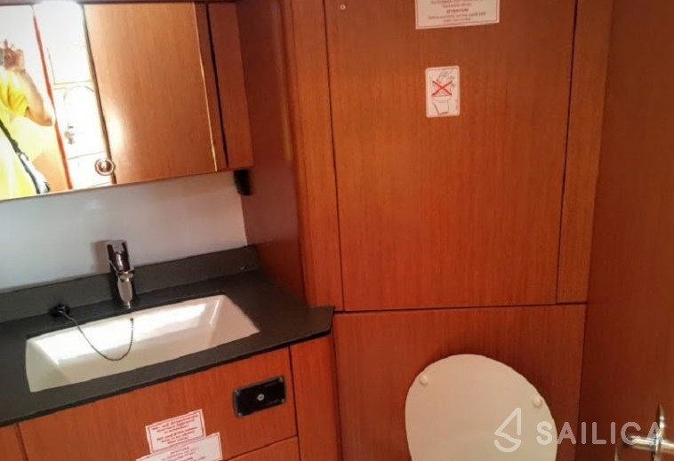 Bavaria 41 Cruiser - Yacht Charter Sailica