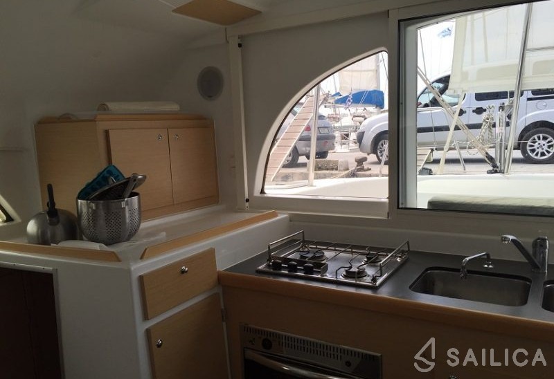 Lagoon 380 - Yacht Charter Sailica