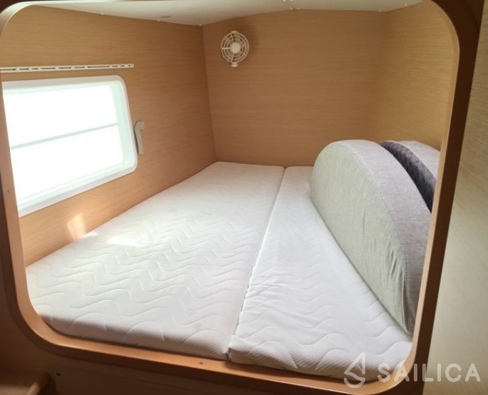 Lagoon 380 - Yacht Charter Sailica