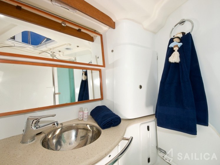 Sun Odyssey 54DS - Yacht Charter Sailica