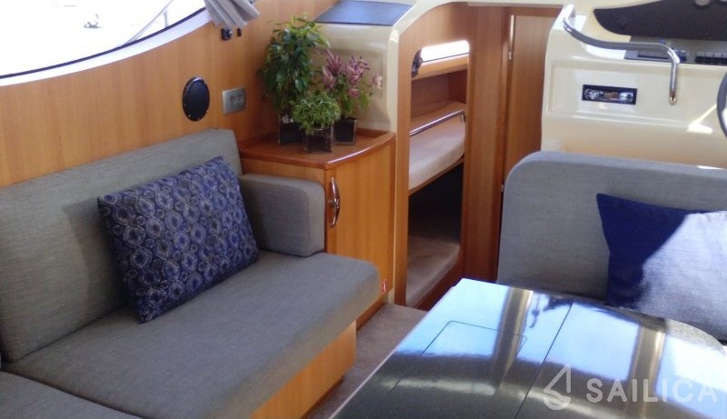 Greenline 33 - Yacht Charter Sailica