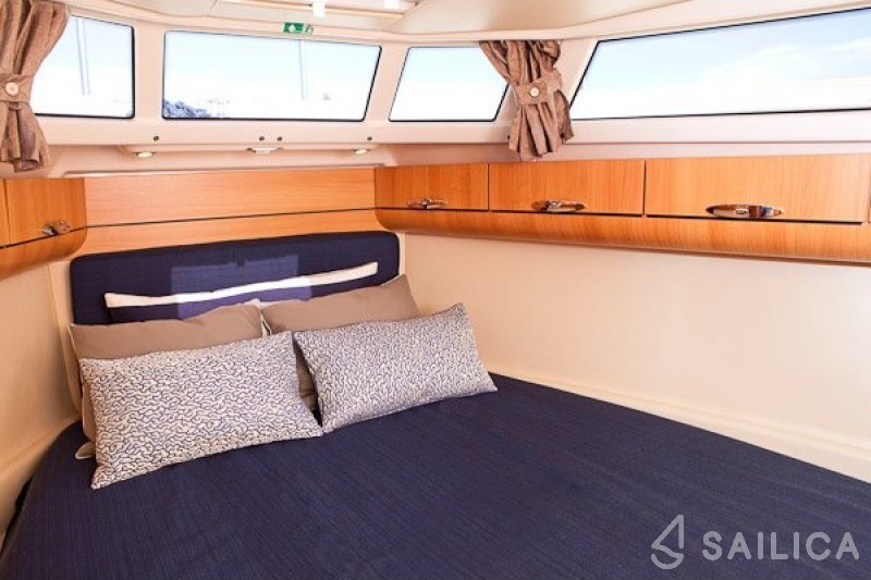 Greenline 33 - Yacht Charter Sailica