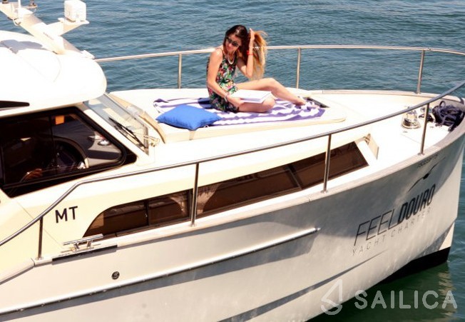 Greenline 33 - Yacht Charter Sailica