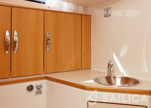 Greenline 33 - Yacht Charter Sailica