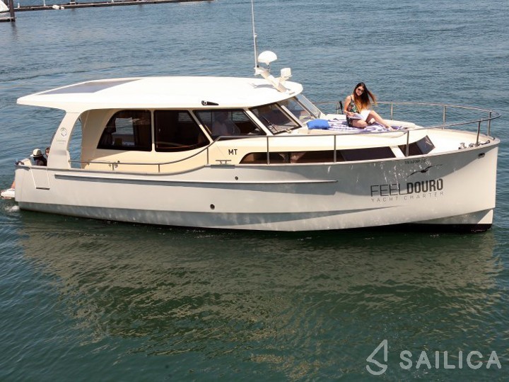 Greenline 33 - Yacht Charter Sailica