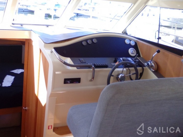 Greenline 33 - Yacht Charter Sailica